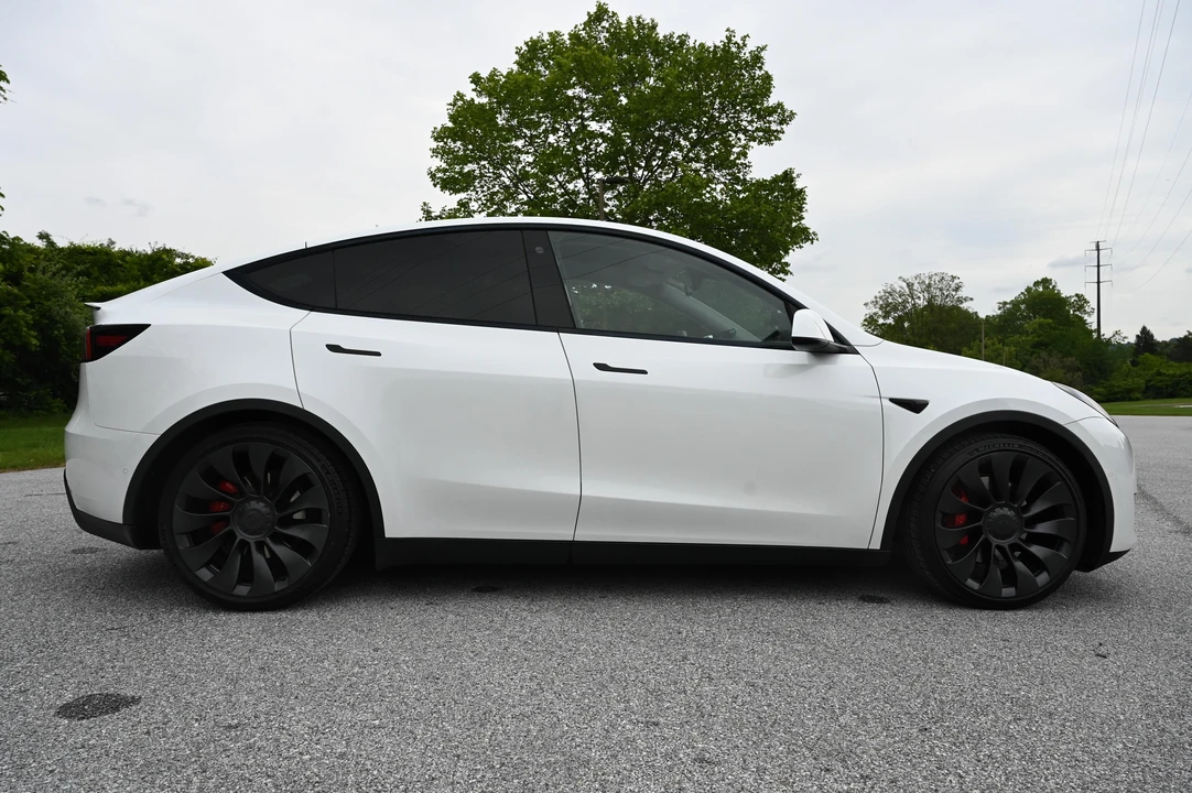 2022 Tesla Model Y Performance - Image 17 of 31