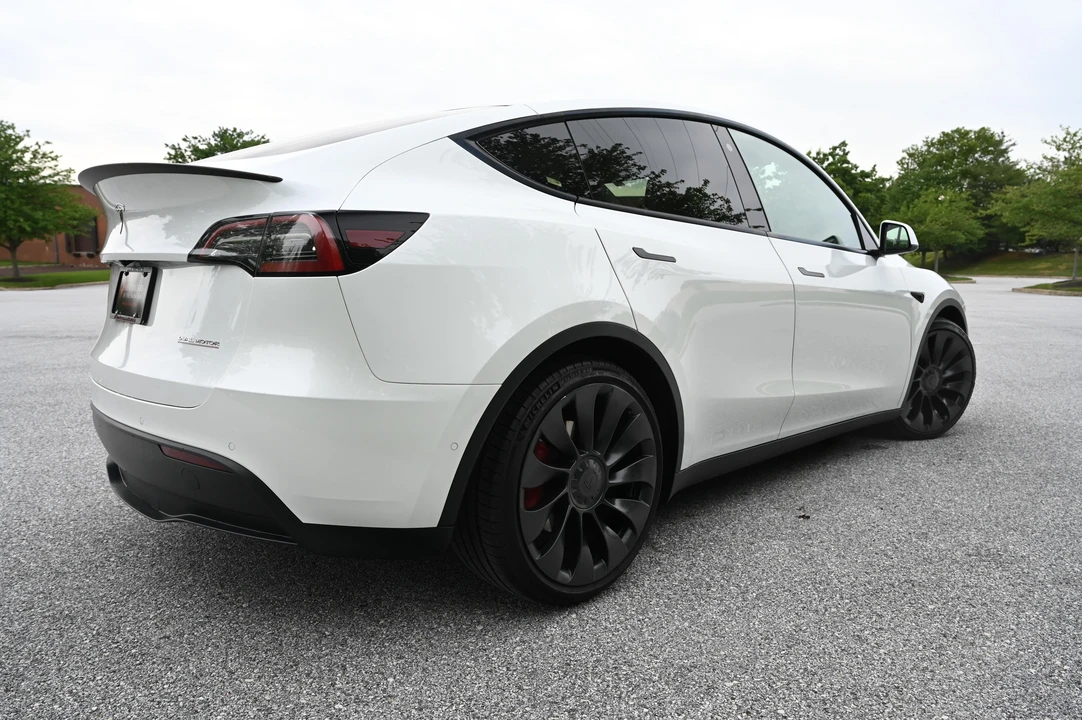 2022 Tesla Model Y Performance - Image 16 of 31