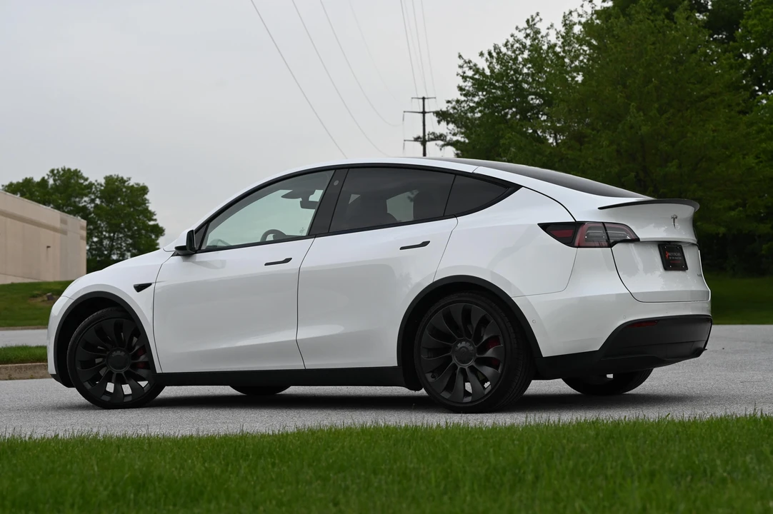 2022 Tesla Model Y Performance - Image 9 of 31