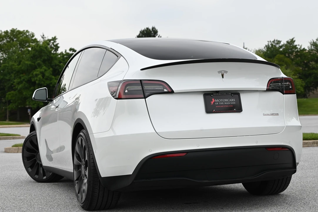 2022 Tesla Model Y Performance - Image 12 of 31
