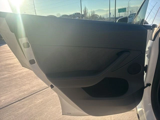 2022 Tesla Model Y Performance - Image 14 of 21