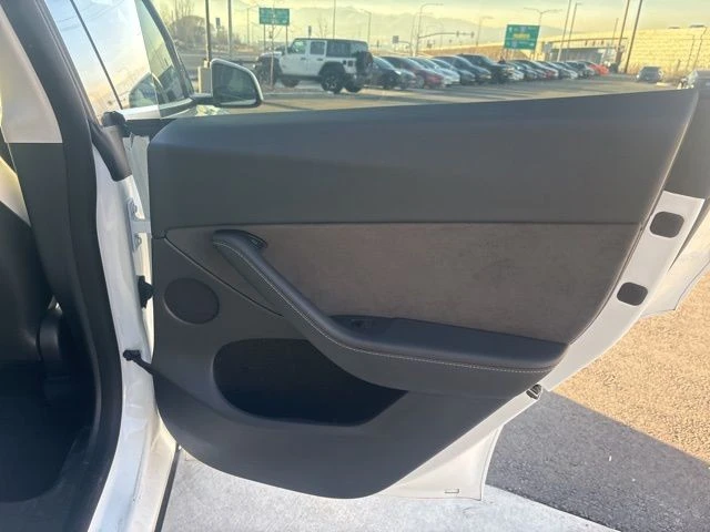2022 Tesla Model Y Performance - Image 18 of 21