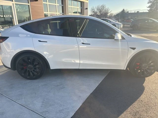 2022 Tesla Model Y Performance - Image 9 of 21