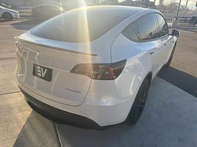 2022 Tesla Model Y Performance - Image 8 of 21