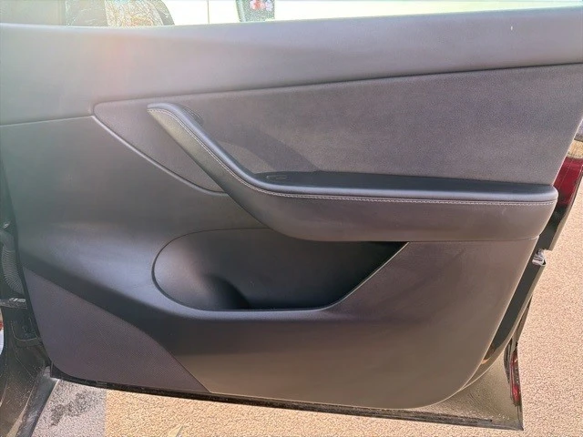2022 Tesla Model Y Performance - Image 20 of 21