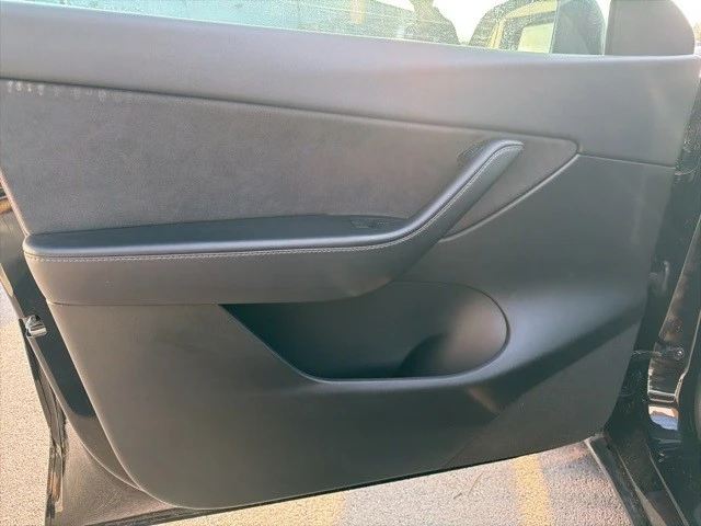2022 Tesla Model Y Performance - Image 10 of 21