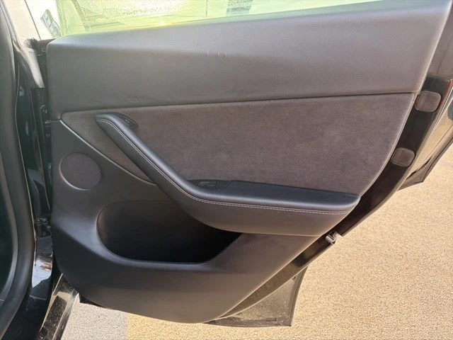 2022 Tesla Model Y Performance - Image 17 of 21