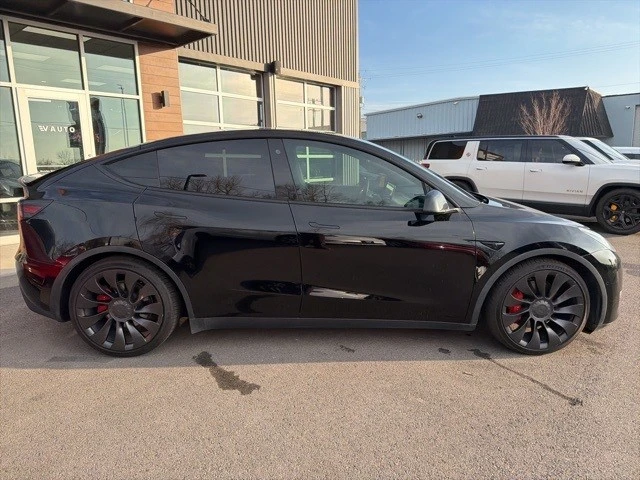 2022 Tesla Model Y Performance - Image 9 of 21