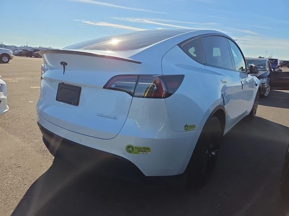 2022 Tesla Model Y Performance - Image 3 of 7