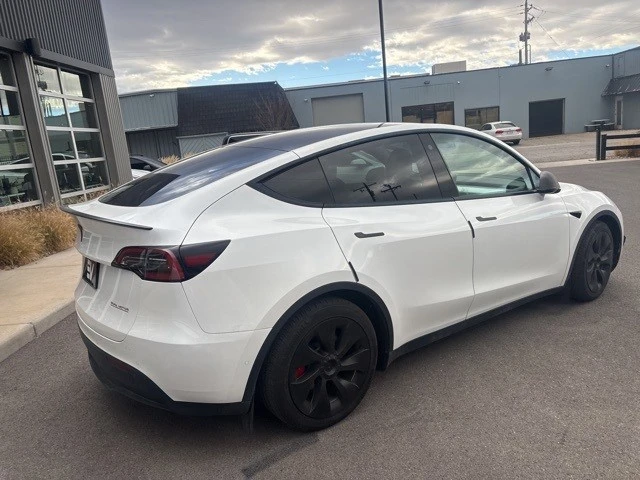 2022 Tesla Model Y Performance - Image 8 of 19