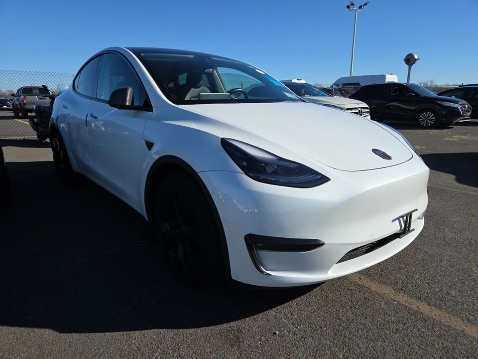 2022 Tesla Model Y Performance - Image 2 of 7