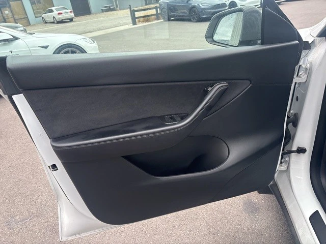2022 Tesla Model Y Performance - Image 11 of 19