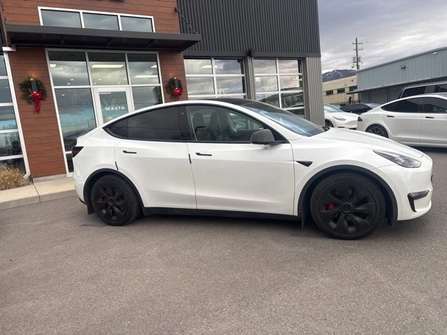 2022 Tesla Model Y Performance - Image 9 of 19