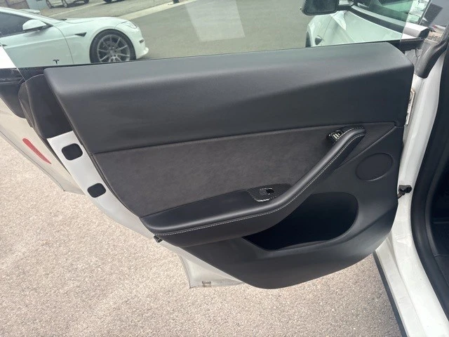 2022 Tesla Model Y Performance - Image 16 of 19