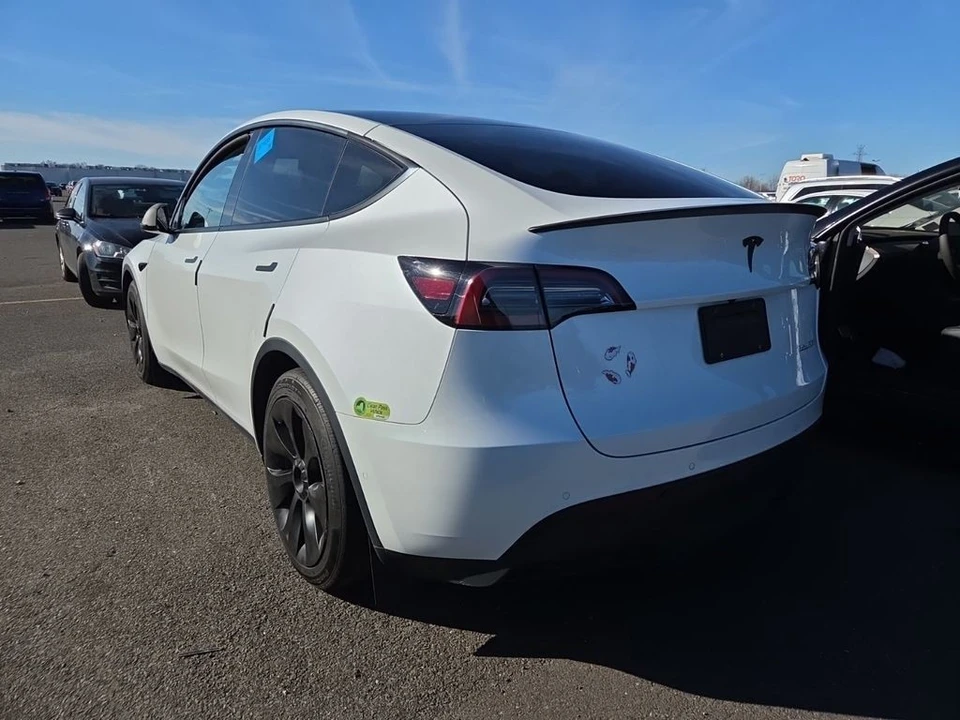 2022 Tesla Model Y Performance - Image 4 of 7