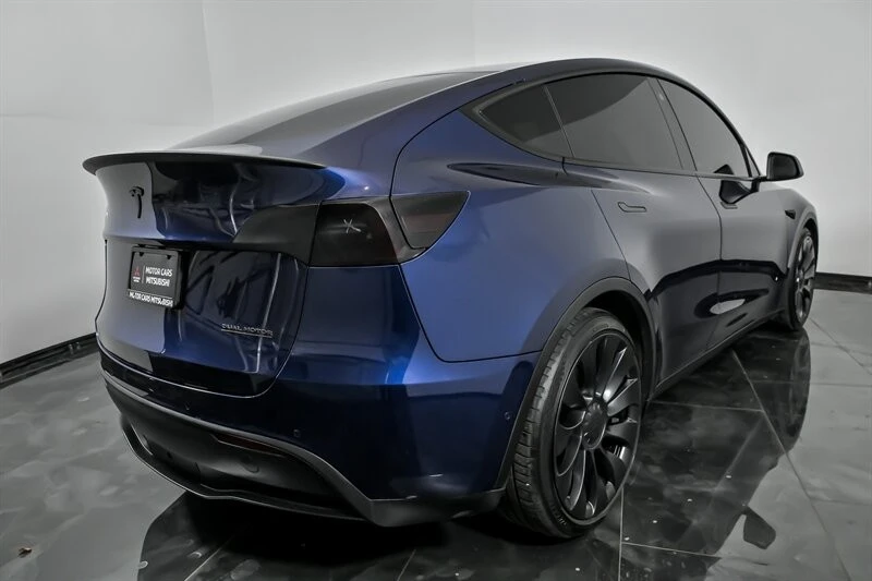 2022 Tesla Model Y Performance - Image 10 of 21