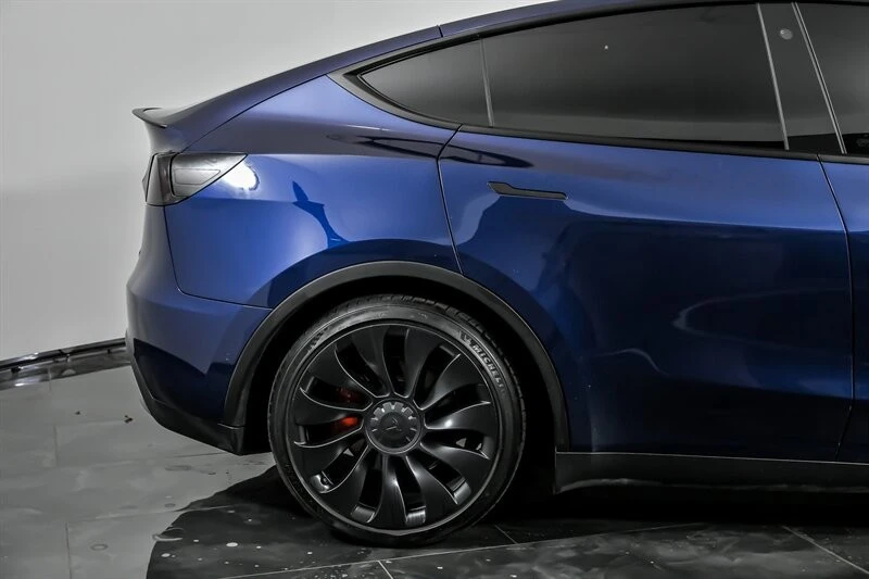 2022 Tesla Model Y Performance - Image 11 of 21