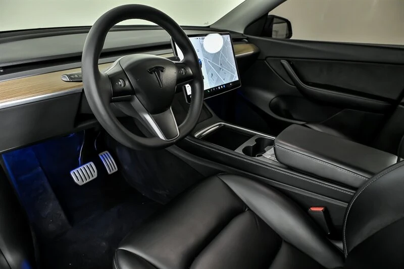 2022 Tesla Model Y Performance - Image 16 of 21