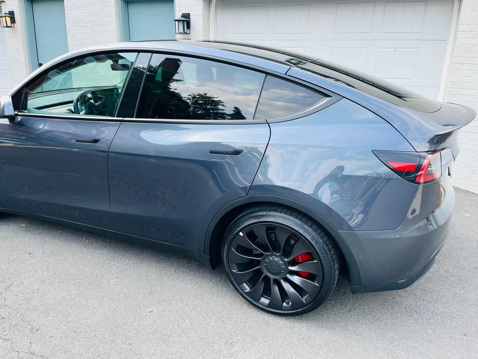 2022 Tesla Model Y Performance - Image 21 of 31