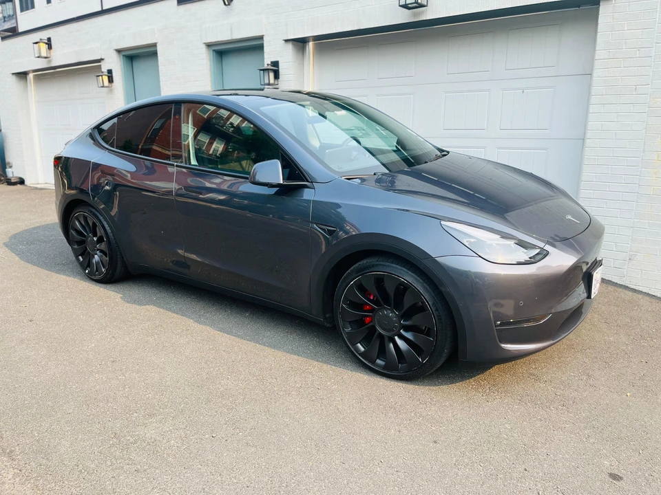 2022 Tesla Model Y Performance - Image 18 of 31