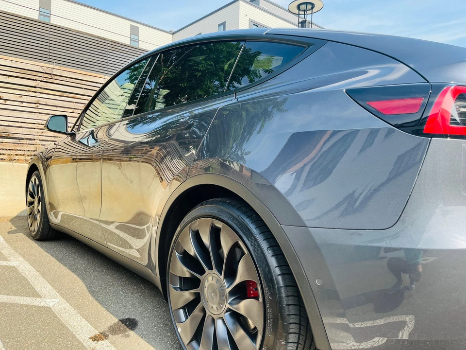 2022 Tesla Model Y Performance - Image 22 of 31