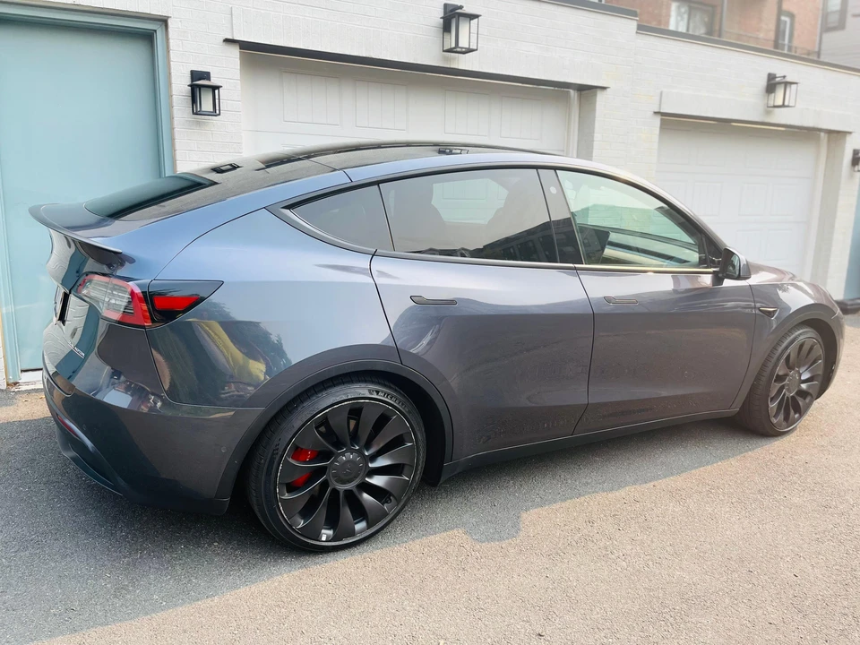 2022 Tesla Model Y Performance - Image 16 of 31