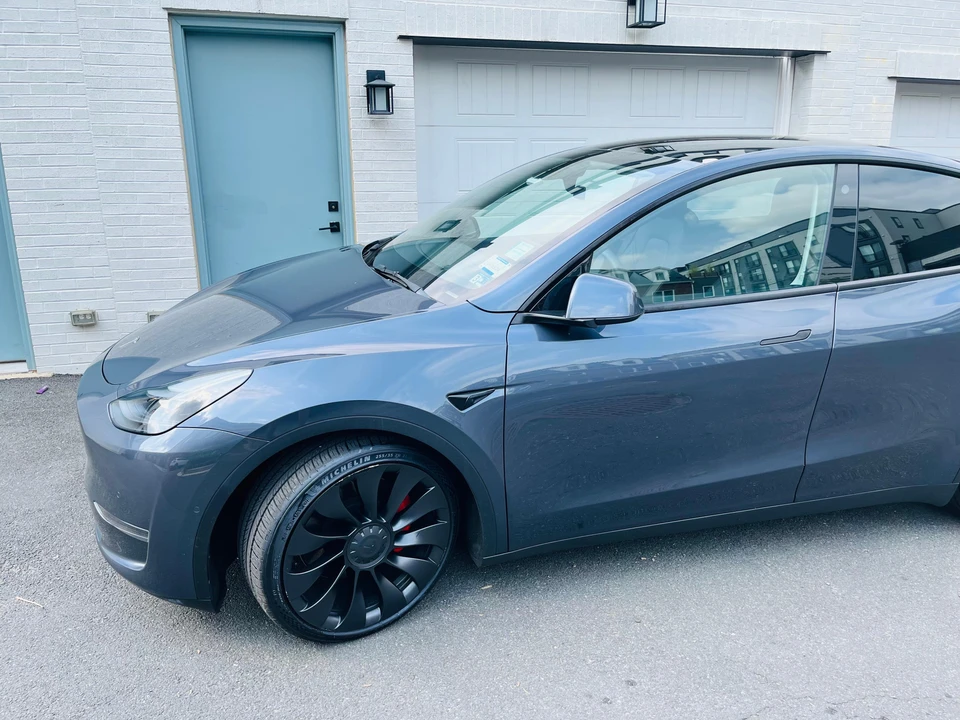 2022 Tesla Model Y Performance - Image 20 of 31