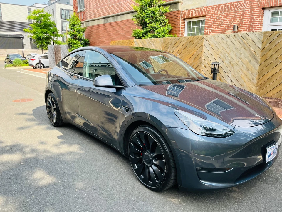 2022 Tesla Model Y Performance - Image 19 of 31