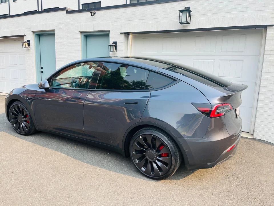 2022 Tesla Model Y Performance - Image 9 of 31