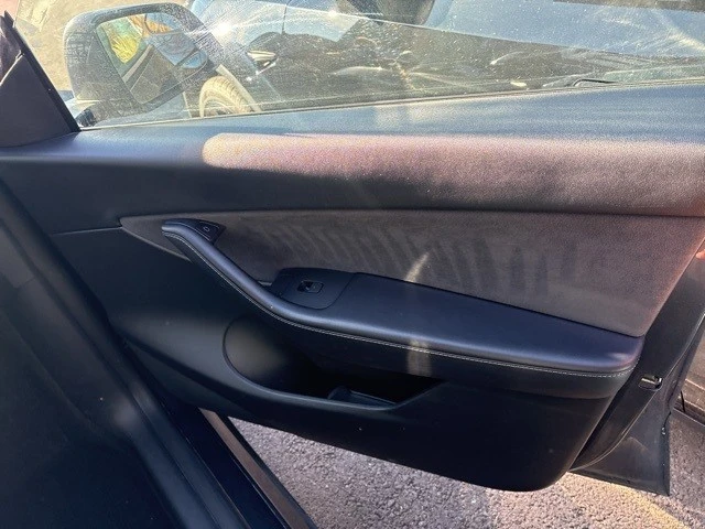 2022 Tesla Model Y Performance - Image 20 of 21