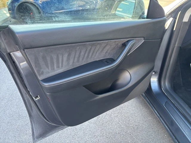 2022 Tesla Model Y Performance - Image 11 of 21