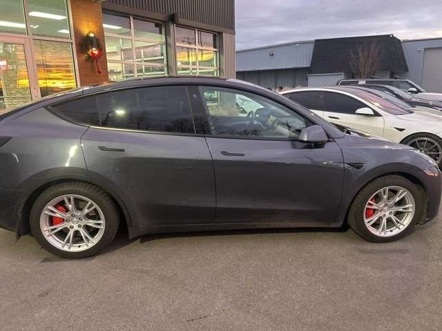 2022 Tesla Model Y Performance - Image 9 of 21