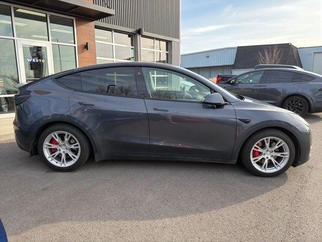 2022 Tesla Model Y Performance - Image 9 of 21