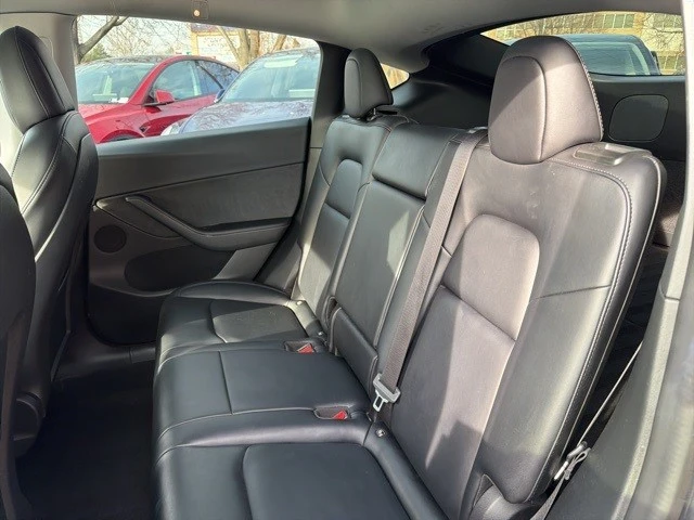 2022 Tesla Model Y Performance - Image 16 of 21