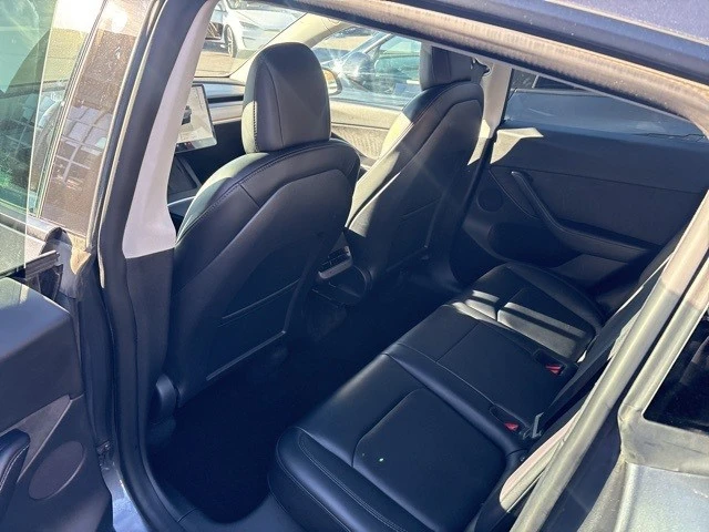 2022 Tesla Model Y Performance - Image 17 of 21