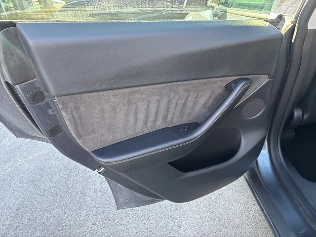 2022 Tesla Model Y Performance - Image 15 of 21