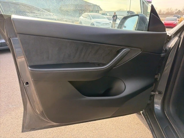 2022 Tesla Model Y Performance - Image 11 of 21