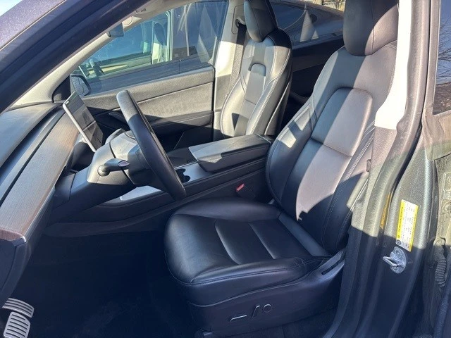 2022 Tesla Model Y Performance - Image 12 of 21