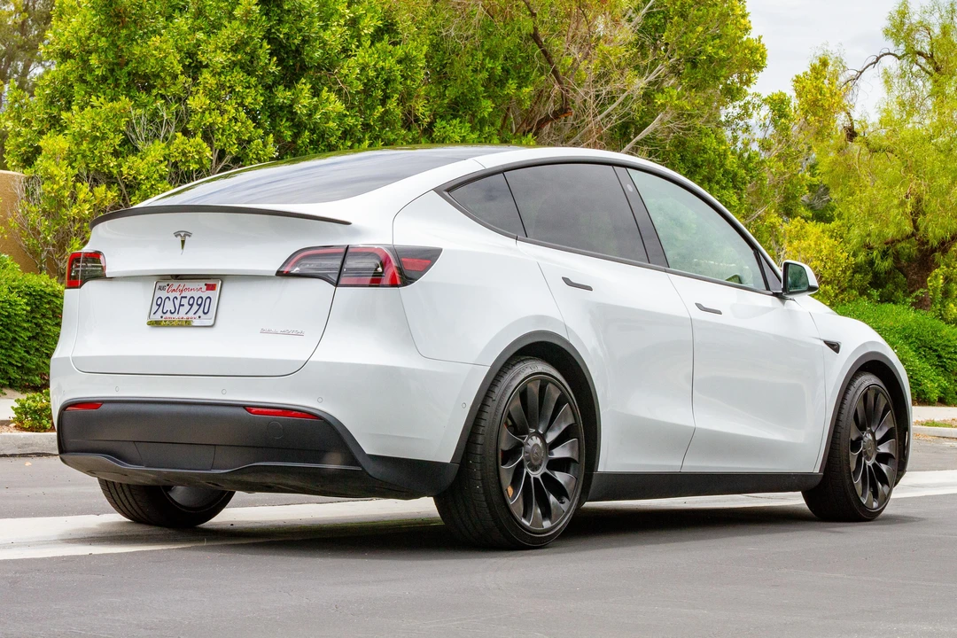 2022 Tesla Model Y Performance - Image 7 of 31
