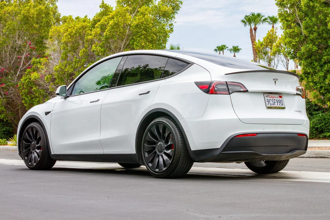 2022 Tesla Model Y Performance - Image 4 of 31