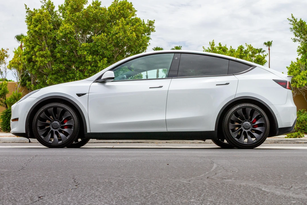 2022 Tesla Model Y Performance - Image 3 of 31