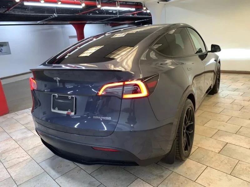 2022 Tesla Model Y Performance - Image 8 of 12