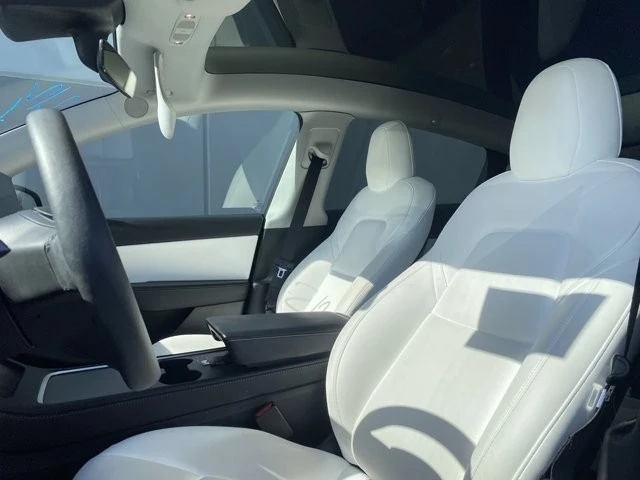 2022 Tesla Model Y Performance - Image 9 of 12