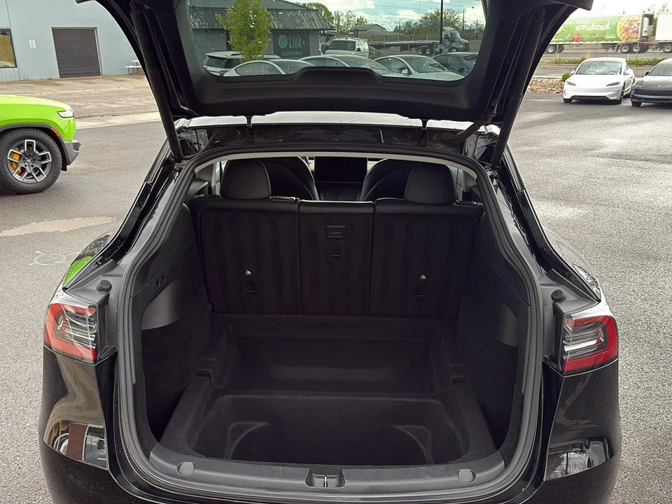 2022 Tesla Model Y Performance - Image 15 of 21