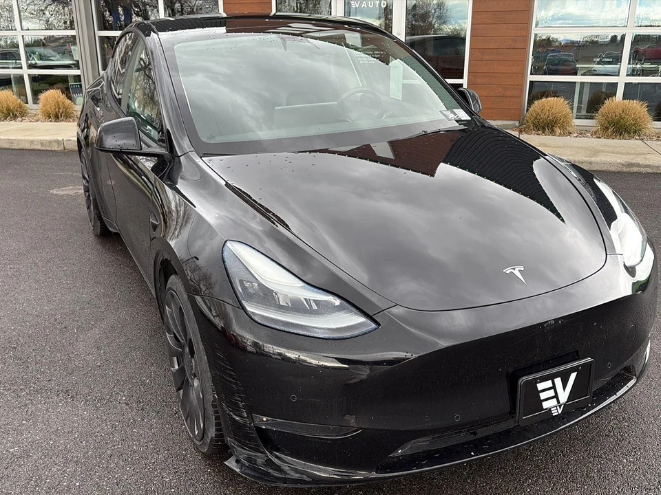 2022 Tesla Model Y Performance - Image 2 of 21
