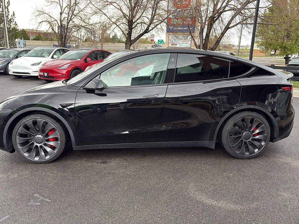 2022 Tesla Model Y Performance - Image 5 of 21