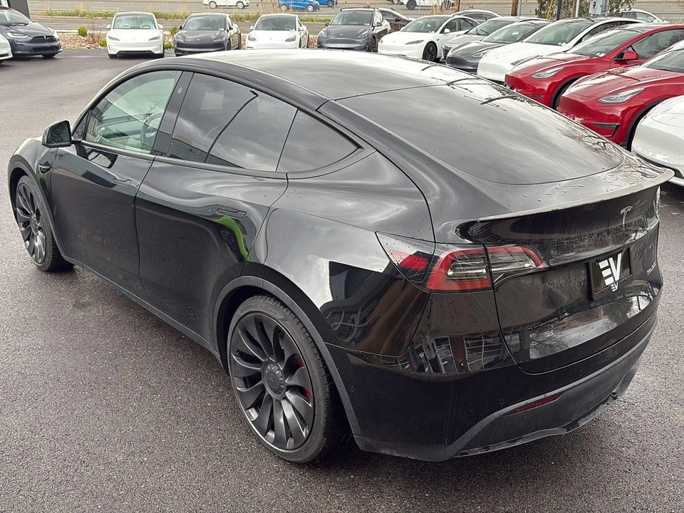 2022 Tesla Model Y Performance - Image 6 of 21