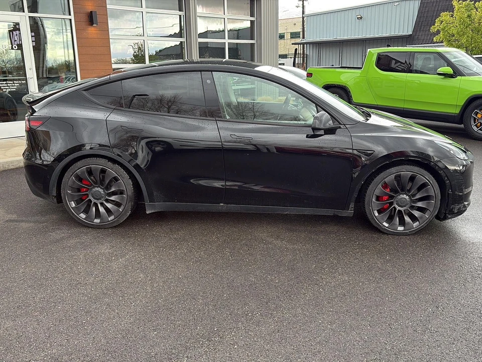 2022 Tesla Model Y Performance - Image 8 of 21