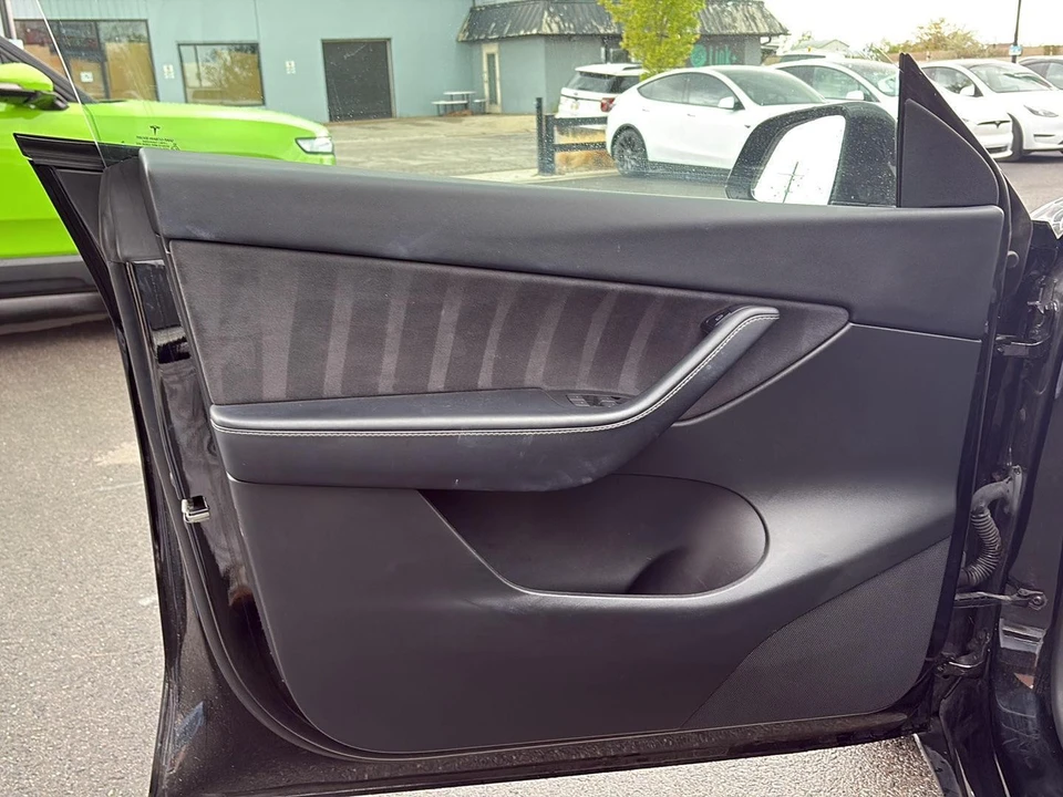 2022 Tesla Model Y Performance - Image 9 of 21