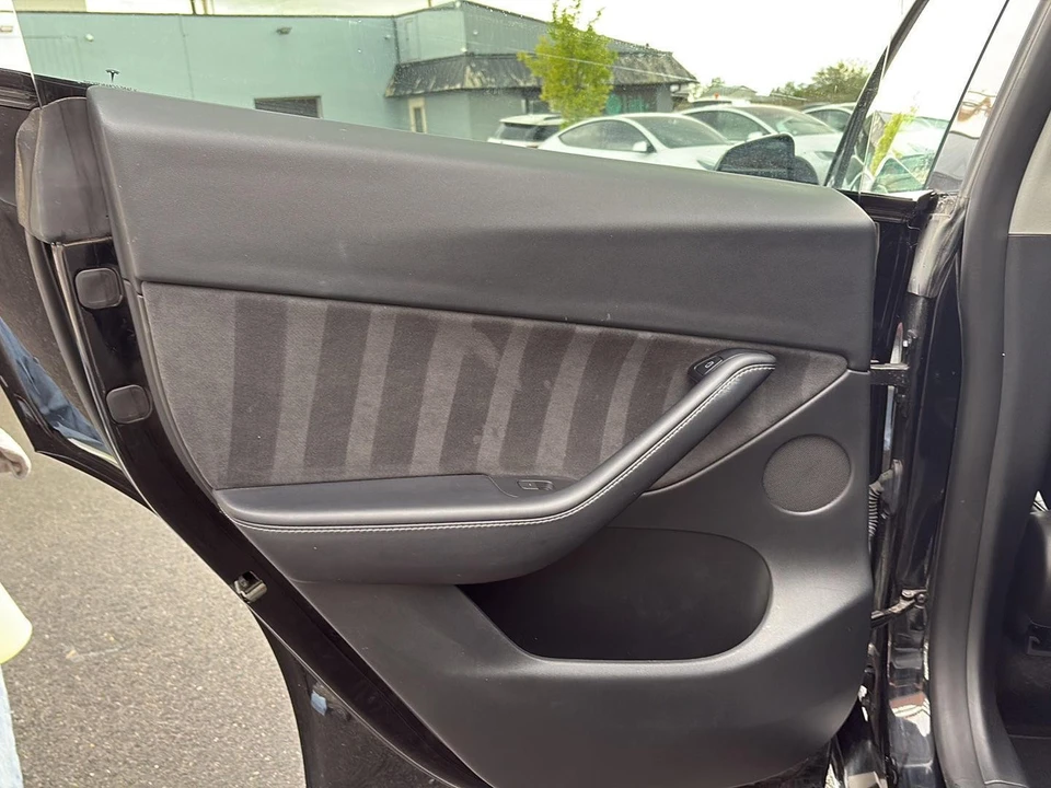 2022 Tesla Model Y Performance - Image 12 of 21